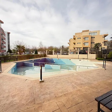 Omega K Apartmán Ravda